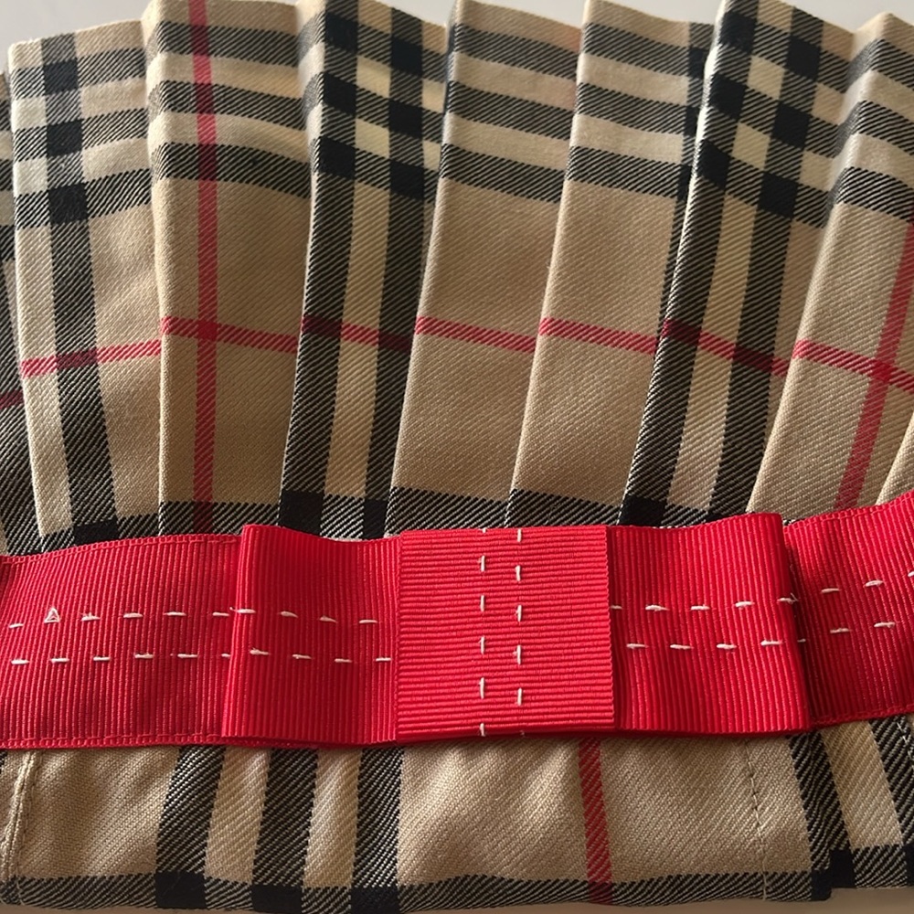 Burberry Girl's Skirt Classic plaid with red ribbon